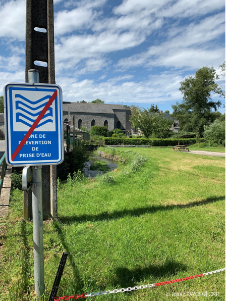 Panneau signalant la fin d'une zone de prévention de prise d'eau de captage